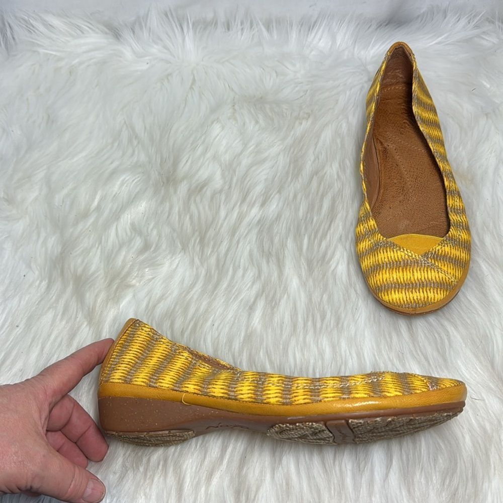 Naya River Wedge NWOT Mustard Yellow Organic Cotton Print Flats Sz 8 NARROW
